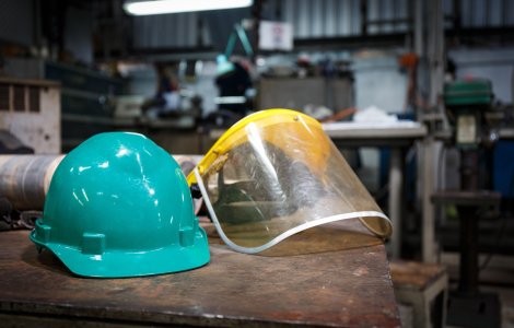 Importanța vizierelor de protecție pentru siguranța angajaților la locul de muncă