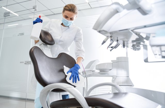 Cum se igienizează un cabinet stomatologic? 9 măsuri de siguranță pe care este nevoie să le iei dacă deții o clinică stomatologică