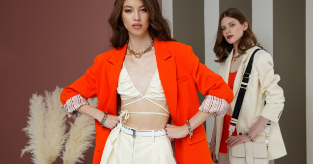 Primăvara prinde contur: Alege sacourile perfecte pentru a înfrunta vremea schimbătoare cu stil