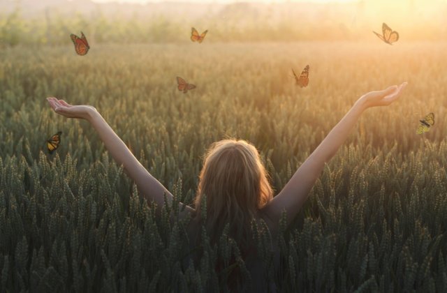 10 mesaje pe care ar trebui să le lipim prin casă pentru a le vedea mai des, p&acirc;nă c&acirc;nd ne vom simți mai puternici