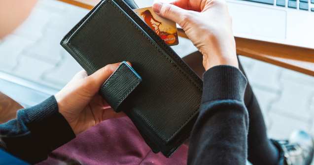 Suma medie pe care românii o cheltuie anual pe cadouri