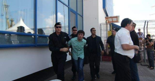 Barbatul care l-a scuipat pe Basescu si-a recunoscut fapta in fata instantei