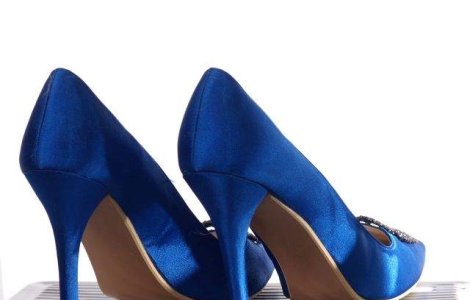 Barbatii, mai dispusi sa le ajute pe femeile care poarta pantofi cu toc inalt