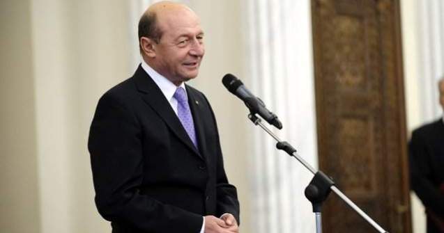 Academicienii Victor Voicu si Mircea Ifrim, decorati de Basescu
