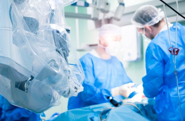 Robotul Brainlab Loop‑X & Cirq: ce este și cum funcționează