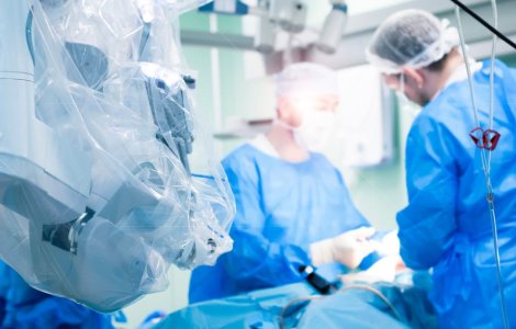 Robotul Brainlab Loop‑X & Cirq: ce este și cum funcționează