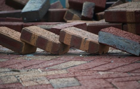 Cum sunt folosite cărămizile în construcții