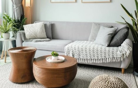 Rotund sau dreptunghiular? Mochetă sau ceva foarte scump? Cum alegi covorul pentru casa ta