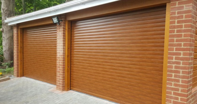 Pentru protecția bunurilor și a mașinii tale alege o ușă de garaj tip rulou