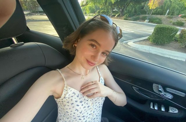 IRINA COLUMBEANU DEVINE VIRALĂ PE TIKTOK PRIN PREZENTAREA DE ȚINUTE ELEGANTE ȘI GENȚI DE LUX