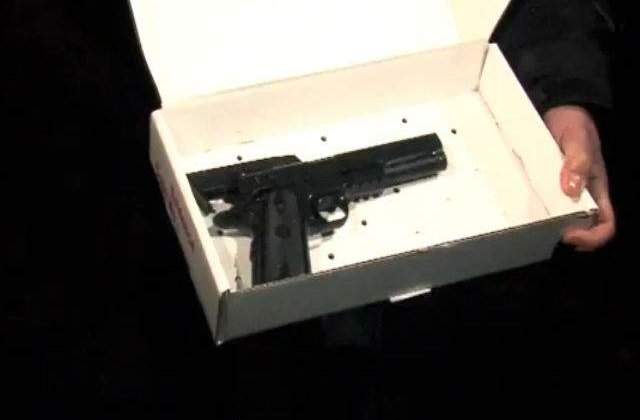 [Video] SUA: Copil, UCIS de politisti in timp ce se juca pe strada