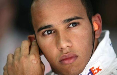  Video  Lewis Hamilton, in galeria celor mai titrati piloti britanici