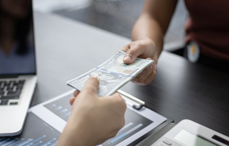 Românii, fani ai cash-ului, dar deschiși spre plățile digitale - trenduri în țara noastră și în Europa