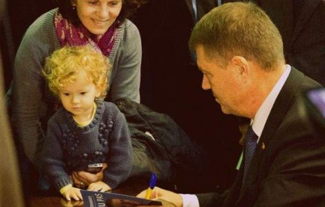 Autobiografia lui Iohannis, aproximativ 8.000 de exemplare vandute