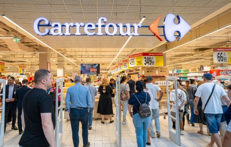 Carrefour surprinde: 500 de produse noi la preț redus în programul „Minus la sută”