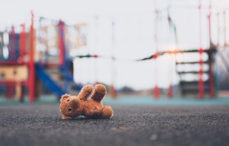 Descoperă adevărul șocant despre părinții care își reneagă copiii: Sindromul Hefaistos