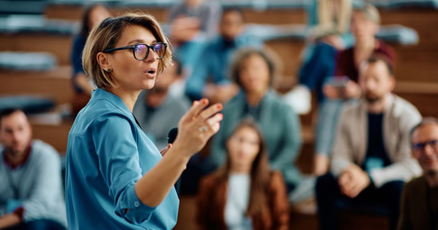 Studenții români disperați după mentori: Adevărul din universități!