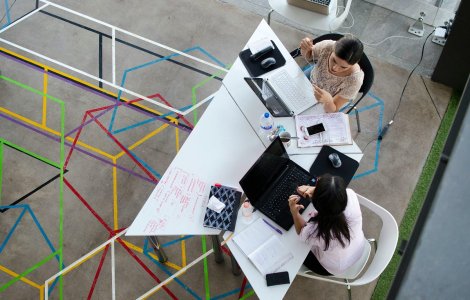 Rolul crucial al biroului în echilibrul muncă-viață personală și în dezvoltarea unei comunități la job