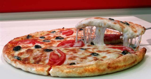 Angajatii care isi urasc locurile de munca, mai predispusi ingrasarii