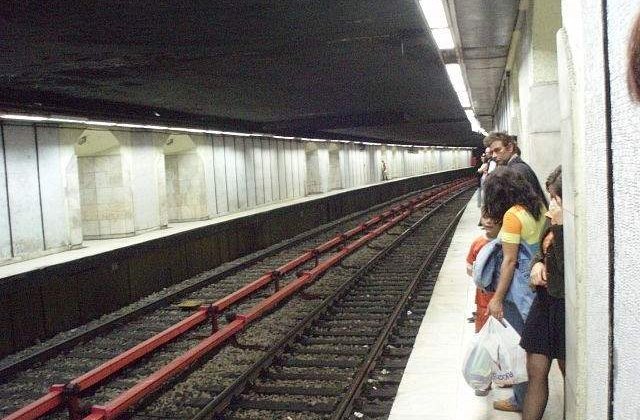 Circulatie intrerupta la metrou, din cauza unei defectiuni la un tren