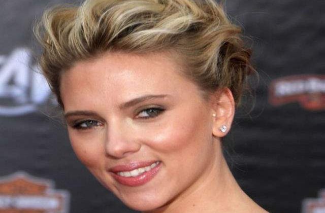 Scarlett Johansson s-a casatorit cu jurnalistul francez Romain Dauriac