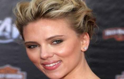 Scarlett Johansson s-a casatorit cu jurnalistul francez Romain Dauriac