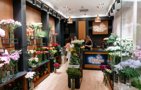 Bătaie pe flori în prima zi de școală și de Sfânta Maria: descoperă buchetele la mare căutare