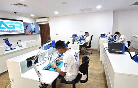 Primul centru de formare de tehnicieni specializați în reparația telefoanelor mobile din România se deschide la Iași