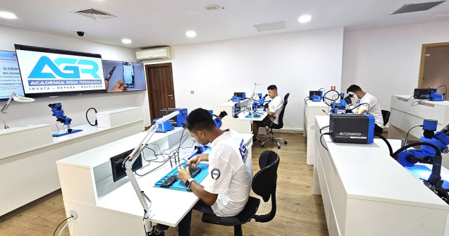 Primul centru de formare de tehnicieni specializați în reparația telefoanelor