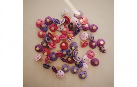 Noile tendințe din industria produselor pentru bebeluși: Suzetele la mare căutare