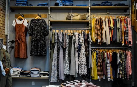 Țara care schimbă regulile jocului: reparația hainelor și încălțămintei devine obligatorie pentru retaileri