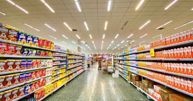Descoperire șocantă: 13 supermarketuri din București închise pentru vânzarea ilegală de tutun