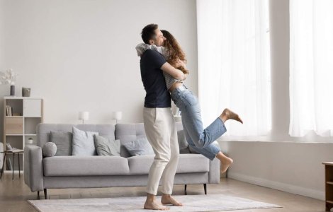 Descoperă adevărata față a partenerului tău: indicii despre stilul său de atașament