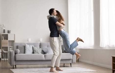 Descoperă adevărata față a partenerului tău: indicii despre stilul său de atașament