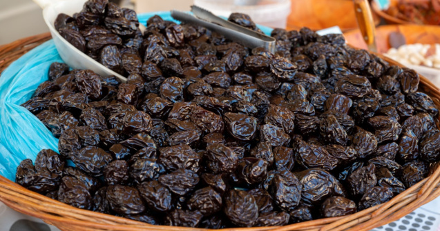 Prunele uscate: ce beneficii au și cum le poți include în dieta ta