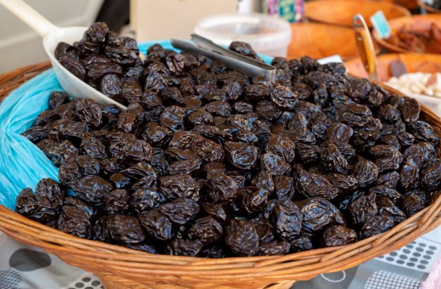 Prunele uscate: ce beneficii au și cum le poți include &icirc;n dieta ta