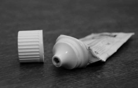  Top  Este un AJUTOR de nadejde! Utilizari NEOBISNUITE ale pastei de dinti