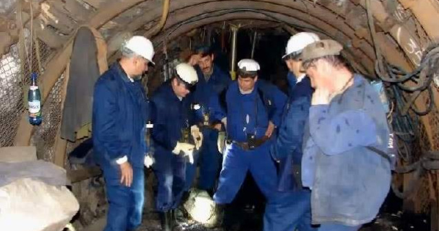 Peste 400 de mineri protesteaza in Petrosani