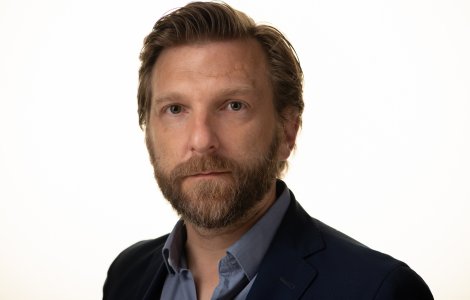 8 din 10 români iau decizia de a consuma suplimente alimentare în urma recomandării medicului sau farmacistului, iar 5 din 10 se informează online