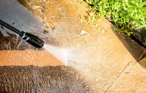 Ce trebuie să știi despre întreținerea pavajului din piatră naturală din curte