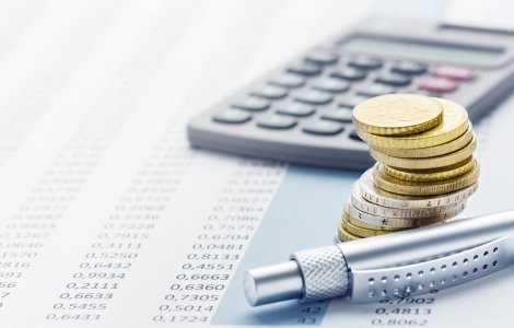 De ce fluctuează rata de schimb? Factori economici cheie explicați