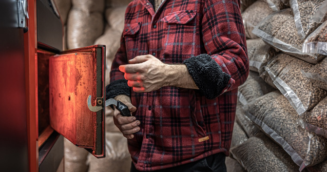 Cum să alegi cel mai potrivit cazan pe lemne pentru casa ta? 6 factori esențiali