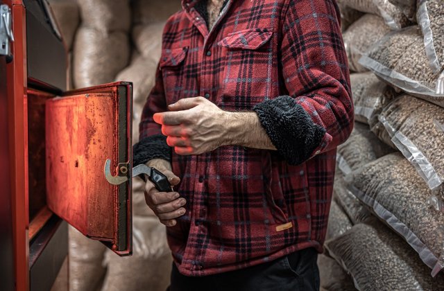 Cum să alegi cel mai potrivit cazan pe lemne pentru casa ta? 6 factori esențiali de luat &icirc;n considerare