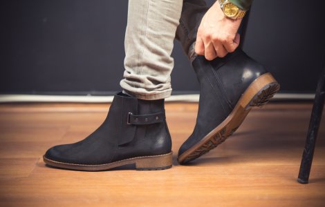 Ghid de stil pentru bărbați: cum să porți ghetele din piele naturală în timpul iernii?