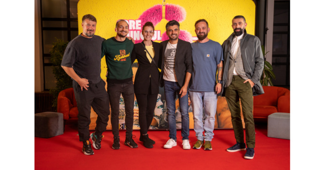 Fanii FC Liverpool susțin comedia românească "Spre Punctul G"