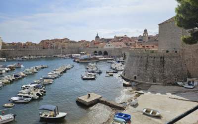 Descoperă locul secret unde...