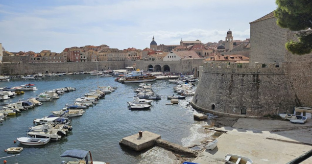 Descoperă orașul care a inspirat Game of Thrones și secretele sale ascunse