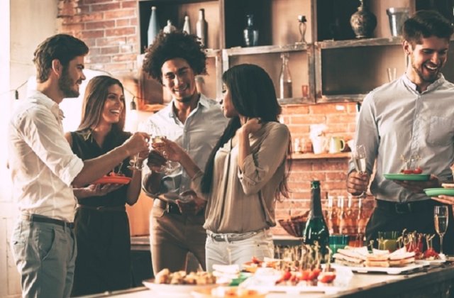 Prima petrecere organizată acasă: Cum să-ţi pregăteşti casa de oaspeţi &icirc;n 4 paşi 