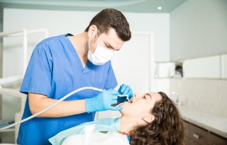 4 lucruri pe care trebuie să le faci înainte de tratamentul cu aparat dentar