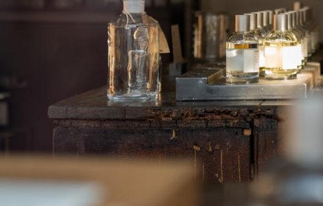 Parfumurile de lux ascund un pericol nevăzut: Ce substanță îngrijorează?